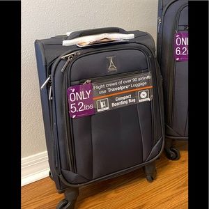 Expandable Travelpro compact boarding bag